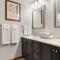Secluded Stay in a Wonderful Creekside Getaway - كاستر