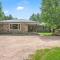 Secluded Stay in a Wonderful Creekside Getaway - كاستر