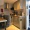 Cardiff Coach House with Hot Tub & Log Fire