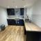Newly rennovated 1-bedroom serviced apartment, walking distance to Hospital or Train Station - Newport