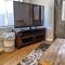 Little Blue Bungalow on Boise's Bench, Pet Friendly, Fully Fenced yard with doggie door! 2 miles from BSU, 5 minutes from Downtown Boise, Desk and workstation for remote workers, 2 TV's large walk-in closet, Good for mid-term stays - بويز