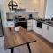Free Parking, Beautiful 4 1/2-2 BR apartment