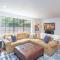 Experience Nirvana with artwork collections from around the globe Located in Lakewood neighborhood in SE Boise next to a park, Minutes from Bown Crossing and the Boise River, 10 minutes to downtown, 4 beds, sleeps 8, pets welcome in large fenced in yard - Бойсе