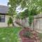 Experience Nirvana with artwork collections from around the globe Located in Lakewood neighborhood in SE Boise next to a park, Minutes from Bown Crossing and the Boise River, 10 minutes to downtown, 4 beds, sleeps 8, pets welcome in large fenced in yard - Бойсе