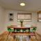 Sunset Home perfect for extended stays with fully fenced in yard, designated office, two living rooms, located across from Boise Foothills and close to Bogus Basin in Boise's North End - Бойсе