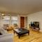 Sunset Home perfect for extended stays with fully fenced in yard, designated office, two living rooms, located across from Boise Foothills and close to Bogus Basin in Boise's North End - Бойсе