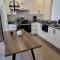 Free Parking, Beautiful 4 1/2-2 BR apartment