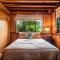 Treetops Sanctuary - Luxury Treehouse pole home - Jaggan