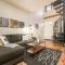 HostWise Stays - The Ocala - Free Parking, Cool Space, Spiral Stairs