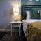 HostWise Stays - The Edmond - Bloomfield Apartment in a great location! - Pittsburgh