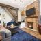 HostWise Stays - The Larryville - Amazing Bathroom, Perfect Location, Custom Build