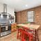 HostWise Stays - The Larryville - Amazing Bathroom, Perfect Location, Custom Build - Pittsburgh