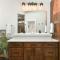 HostWise Stays - The Larryville - Amazing Bathroom, Perfect Location, Custom Build - Pittsburgh