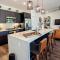 HostWise Stays - The River West - Hot Tub, Parking, Fire Pit, and more - سيلفرثورن