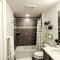 HostWise Stays - The River West - Hot Tub, Parking, Fire Pit, and more - سيلفرثورن