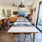 HostWise Stays - The River West - Hot Tub, Parking, Fire Pit, and more - سيلفرثورن