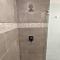 HostWise Stays - The River West - Hot Tub, Parking, Fire Pit, and more - سيلفرثورن