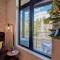 HostWise Stays - The River West - Hot Tub, Parking, Fire Pit, and more - سيلفرثورن