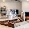 HostWise Stays - The River West - Hot Tub, Parking, Fire Pit, and more - سيلفرثورن