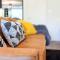 HostWise Stays - The River West - Hot Tub, Parking, Fire Pit, and more - سيلفرثورن