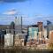 HostWise Stays - Grandview Balcony with Stunning Skyline Views