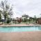 Grand Lake Reunion House-Community pool, hot tub, lake access - Vinita