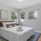 Roomy 5 Bed 3 Bath Fire Place Large Outdoor Space