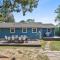 Roomy 5 Bed 3 Bath Fire Place Large Outdoor Space