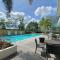 8 Spatial 2BR condo within the city with Pool, WIFI & Netflix - Davao