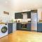 Beautiful City Centre Apartment with Free Parking, Fast-Wifi, SmartTV with Netflix and Private Garden by Yoko Property