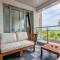 Beautiful 2 bedroom flat overlooking golf course
