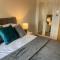 Beautiful 2 bedroom flat overlooking golf course