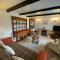 Scenic Welsh Cottage in the Brecon Beacons - Crickhowell