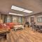 John Wayne Apartment - Deck, BBQ, Horses On-Site