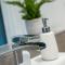 Central Stamford Retreat - Stylish 2-Bed Apartment & Parking