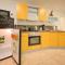 2 Zimmer Apartment, 70 qm, max 4 Pers, private Terasse, Parkplatz, Internet 250 MBit