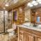 Cub Path Lodge - Luxurious 5 5 with Theatre Room and Mountain Views! cabin - غاتلينبرغ