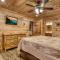 Cub Path Lodge - Luxurious 5 5 with Theatre Room and Mountain Views! cabin - غاتلينبرغ