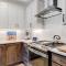 New Luxury Condo 1407 I Hot Tub I AC I Great Views I Best Price I FREE Adventures Daily