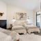 New Luxury Condo 1407 I Hot Tub I AC I Great Views I Best Price I FREE Adventures Daily