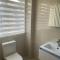 TJ Homes - Luxury Studio Suite with Garden View - Next to tube station London - Ruislip
