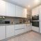 Pass the Keys Modern Apartment 2 Minute Walk From Station - Surbiton