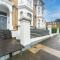 Pass the Keys Modern Apartment 2 Minute Walk From Station - Surbiton