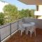 Beachside flat with large balcony - Beahost