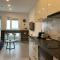 Beautiful Penthouse Lakeview W18