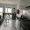 Beautiful Penthouse Lakeview W18