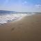 Sea View Holiday Chalet, access to sandy beach - Pets go free - 滨海温特顿