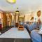 SAUNTON SUNSHINE COTTAGE 3 Bedrooms