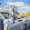 Vineyard views, stunning house & deck - Healdsburg