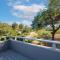 Vineyard views, stunning house & deck - Healdsburg